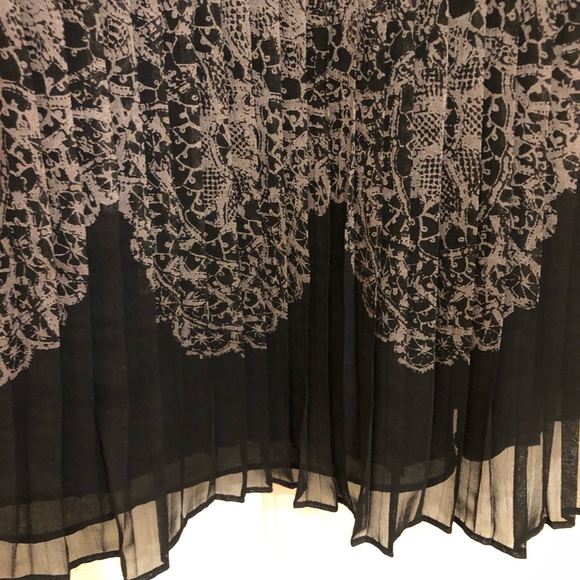 Ann Taylor Loft cocktail dress, blk, pleaded, Sz 8 - Picture 6 of 10